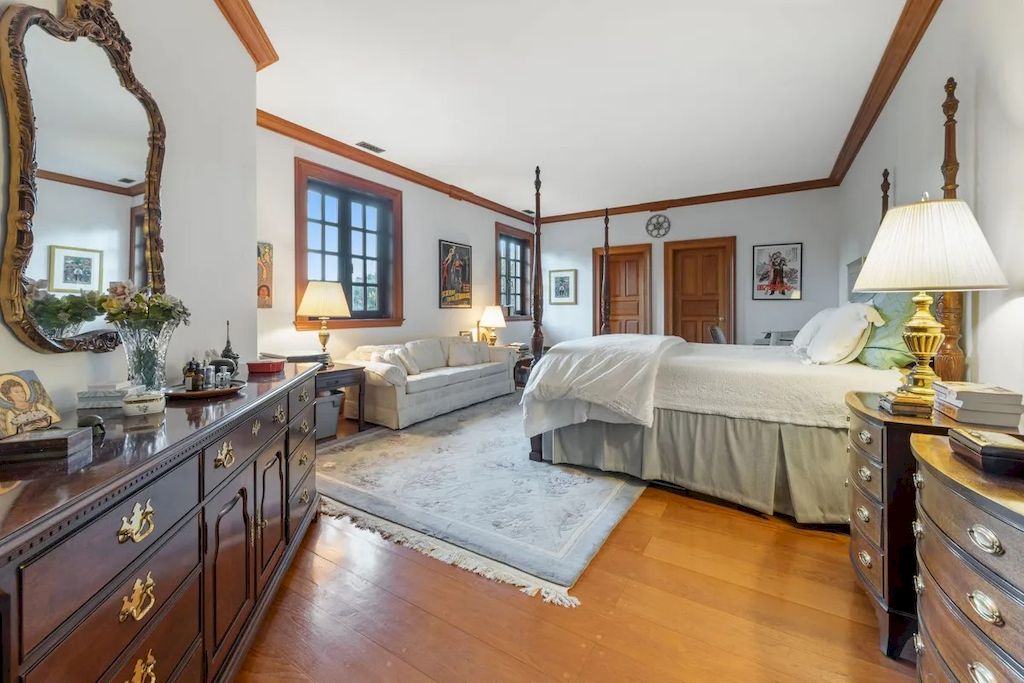 The Home in Connecticut is a luxurious home offering custom designed interiors, enchanting water views, expansive gardens, and so on now available for sale. This home located at 913 Oenoke Rdg, New Canaan, Connecticut; offering 07 bedrooms and 09 bathrooms with 10,824 square feet of living spaces.