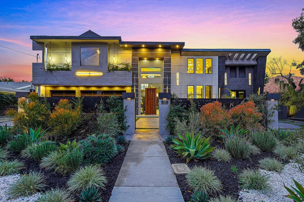 The Home in Encino is a luxurious contemporary estate designed by Alon Zakoot and located in highly coveted Amestoy Estates now available for sale. This home located at 5415 Amestoy Ave, Encino, California