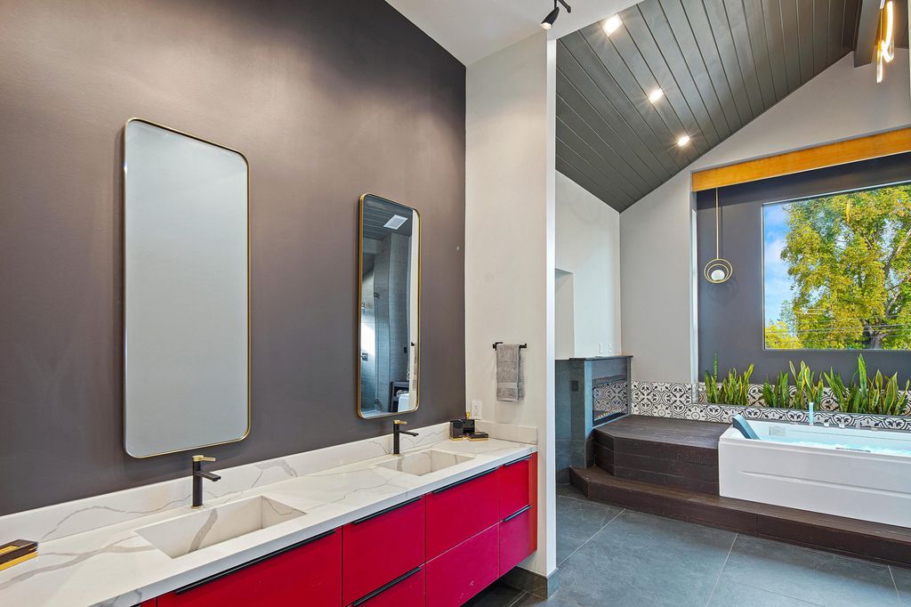 The Home in Encino is a luxurious contemporary estate designed by Alon Zakoot and located in highly coveted Amestoy Estates now available for sale. This home located at 5415 Amestoy Ave, Encino, California