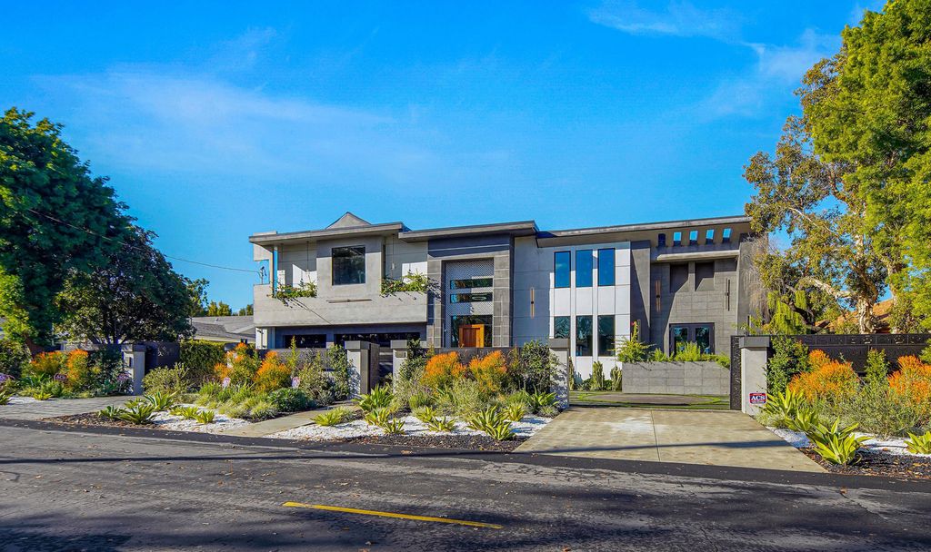 The Home in Encino is a luxurious contemporary estate designed by Alon Zakoot and located in highly coveted Amestoy Estates now available for sale. This home located at 5415 Amestoy Ave, Encino, California