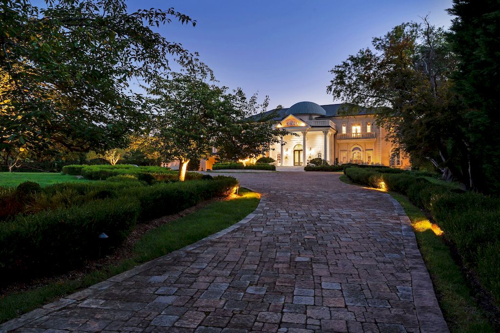 The Home in Maryland is a luxurious home that reminds you of the finest European palaces now available for sale. This home located at 9300 River Rd, Potomac, Maryland; offering 09 bedrooms and 12 bathrooms with 18,900 square feet of living spaces.