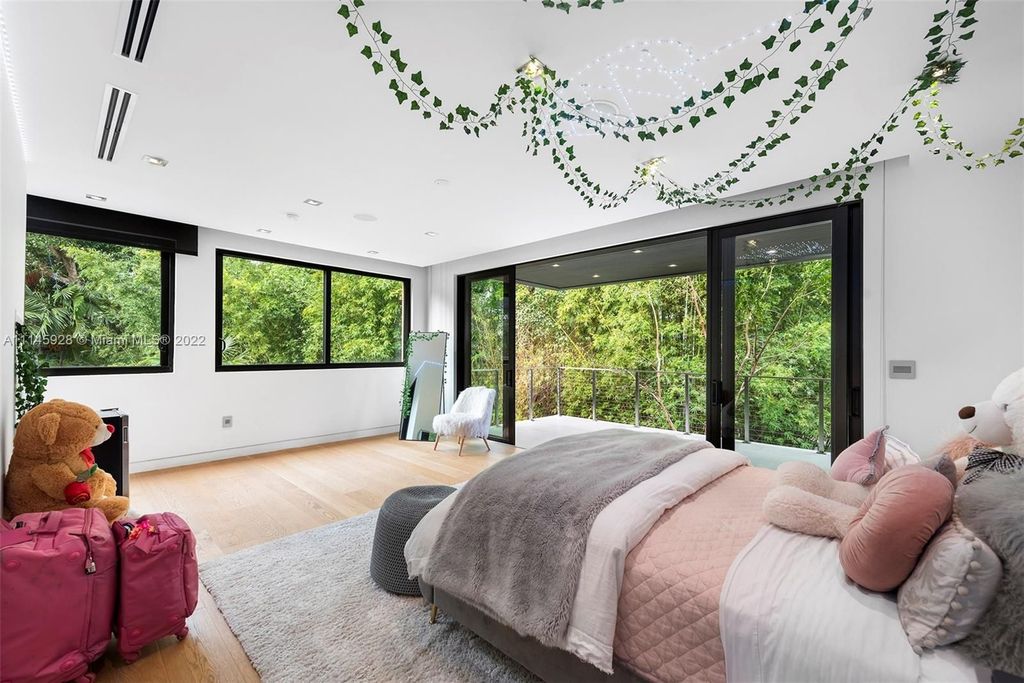 This 8990000 Modern Home in Miami offers Oversized Entertaining Areas 15