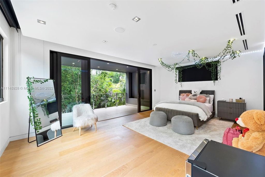 This 8990000 Modern Home in Miami offers Oversized Entertaining Areas 16