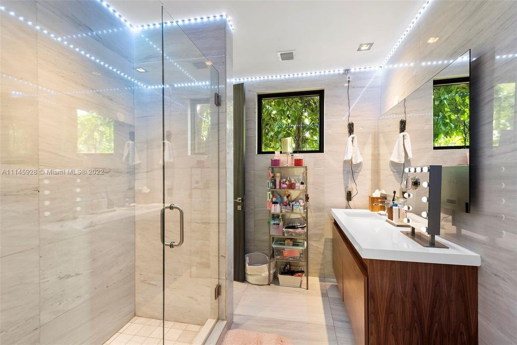 This 8990000 Modern Home in Miami offers Oversized Entertaining Areas 17