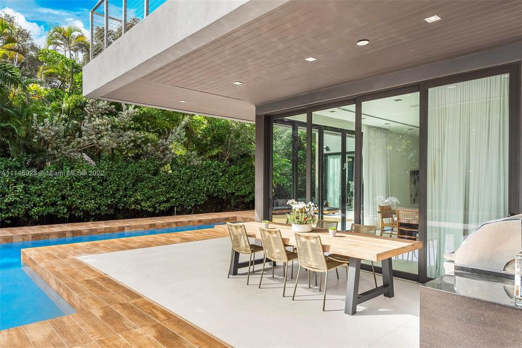 This 8990000 Modern Home in Miami offers Oversized Entertaining Areas 23