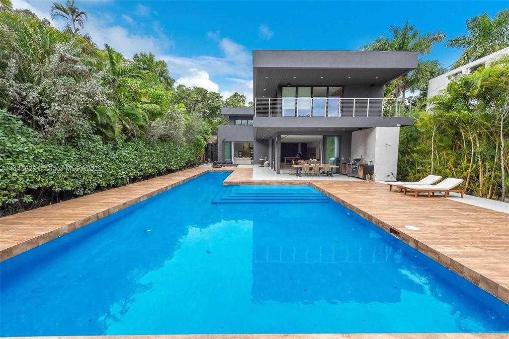 This 8990000 Modern Home in Miami offers Oversized Entertaining Areas 25