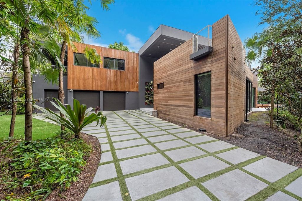 This 8990000 Modern Home in Miami offers Oversized Entertaining Areas 27