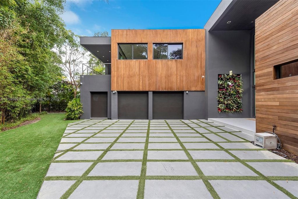 This 8990000 Modern Home in Miami offers Oversized Entertaining Areas 28
