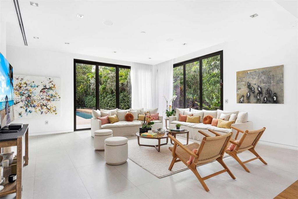 This 8990000 Modern Home in Miami offers Oversized Entertaining Areas 7