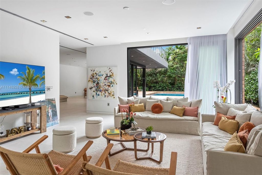 This 8990000 Modern Home in Miami offers Oversized Entertaining Areas 9