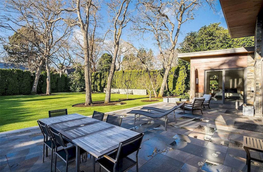 This C6595000 Art Dream Home is the Definition of West Coast Modern in Victoria 22