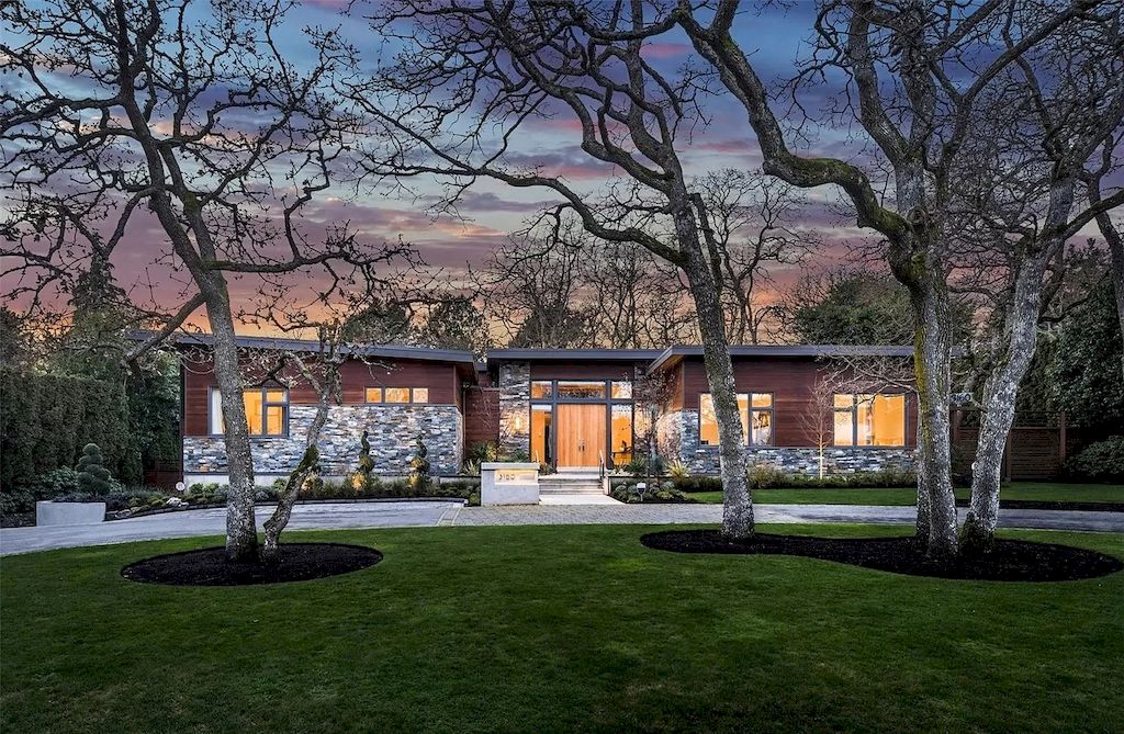 This C6595000 Art Dream Home is the Definition of West Coast Modern in Victoria 37
