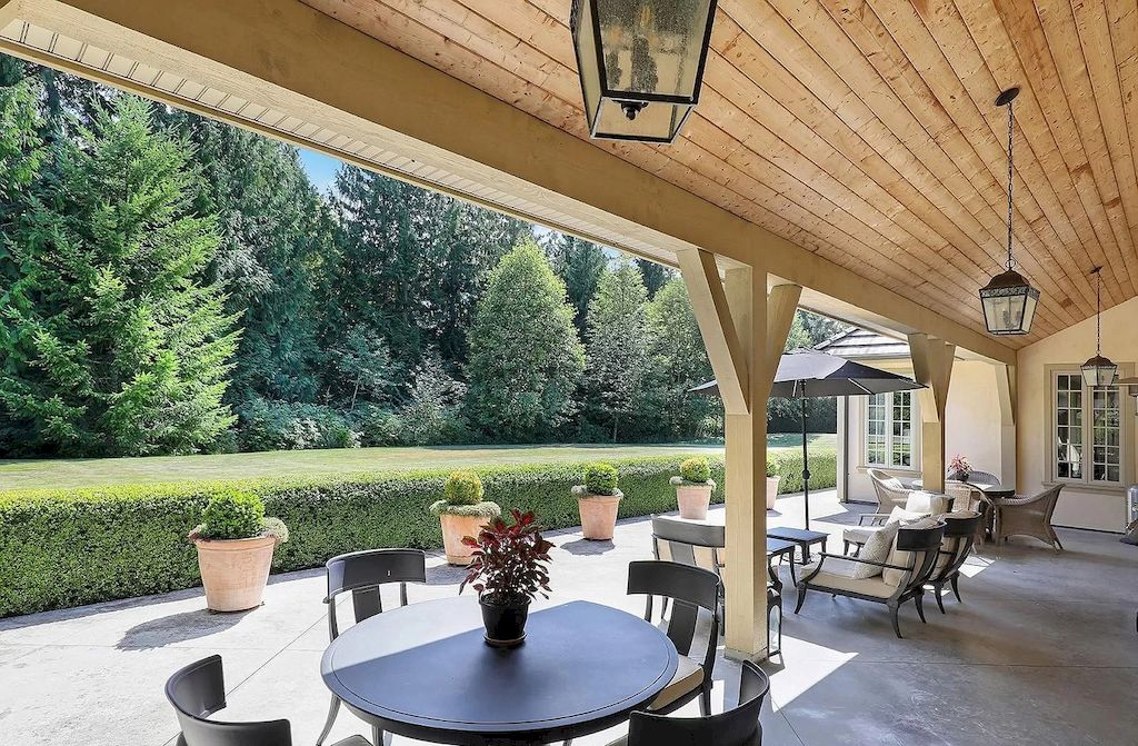 The Estate in Qualicum Beach is enriched with all the decadence of a 5-star retreat, with a quaint village for shopping and beautiful sandy beaches nearby now available for sale