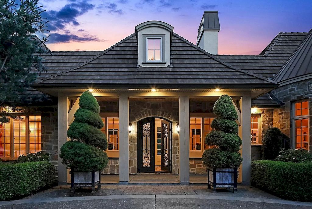 The Estate in Qualicum Beach is enriched with all the decadence of a 5-star retreat, with a quaint village for shopping and beautiful sandy beaches nearby now available for sale