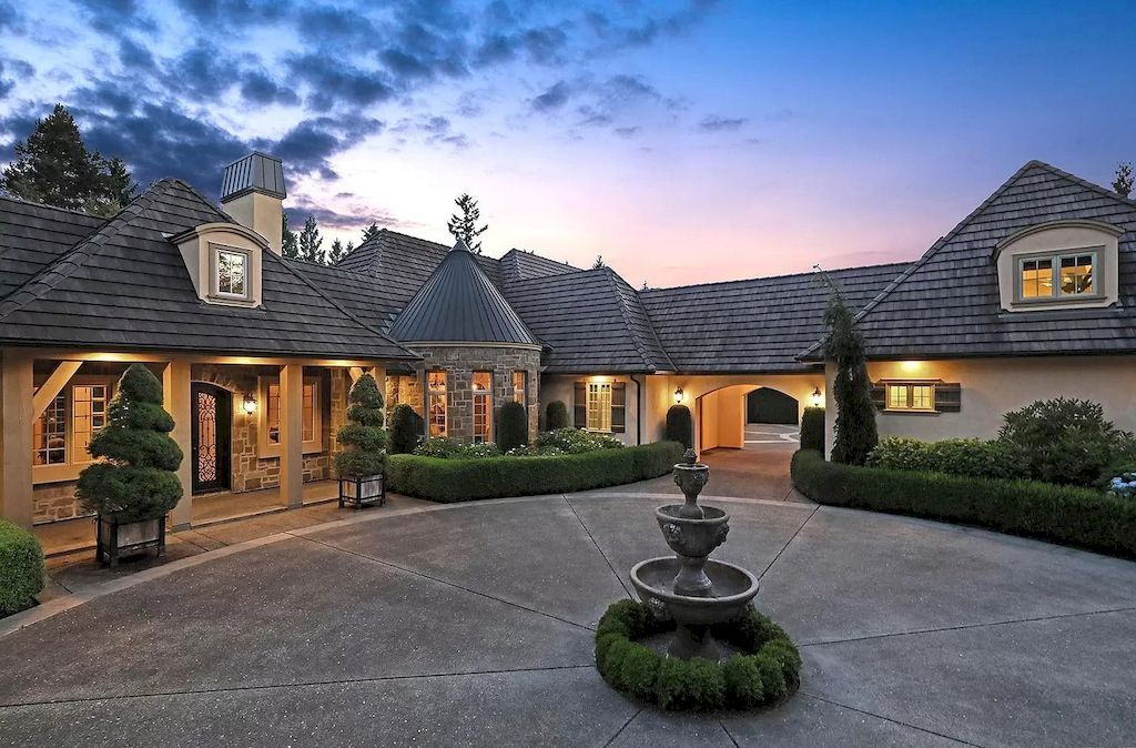 The Estate in Qualicum Beach is enriched with all the decadence of a 5-star retreat, with a quaint village for shopping and beautiful sandy beaches nearby now available for sale
