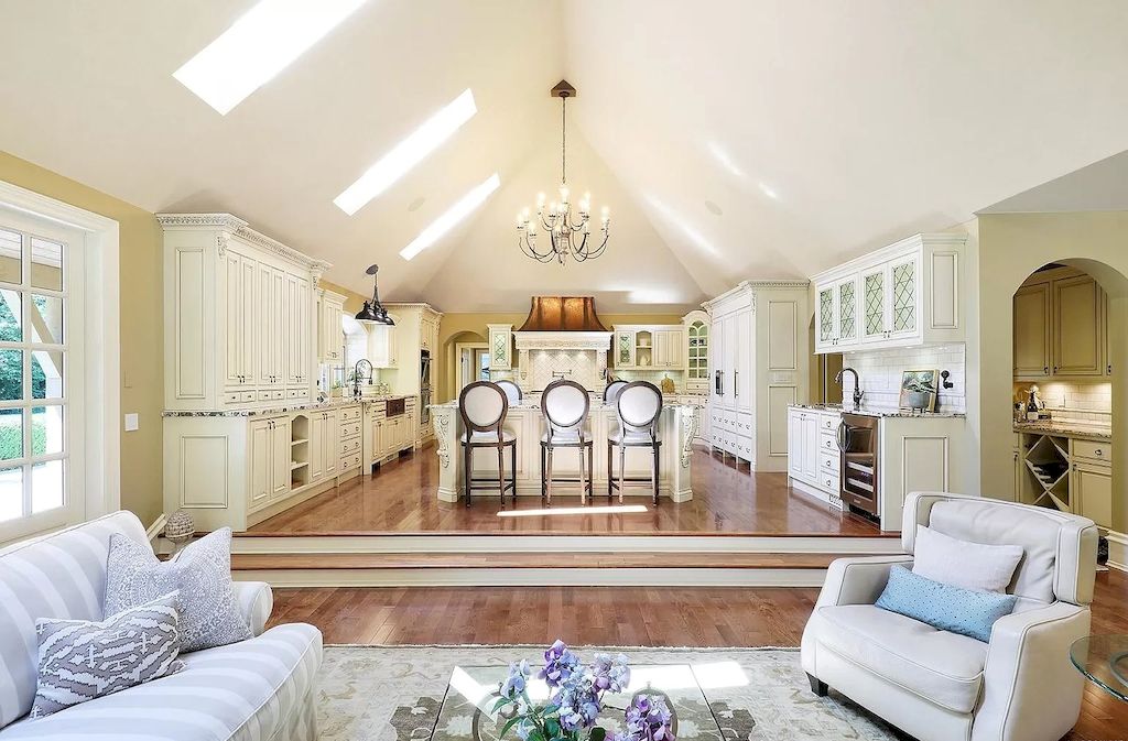 The Estate in Qualicum Beach is enriched with all the decadence of a 5-star retreat, with a quaint village for shopping and beautiful sandy beaches nearby now available for sale