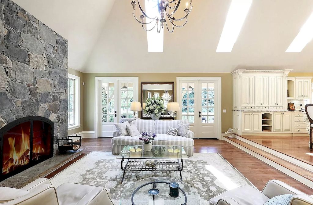 The Estate in Qualicum Beach is enriched with all the decadence of a 5-star retreat, with a quaint village for shopping and beautiful sandy beaches nearby now available for sale