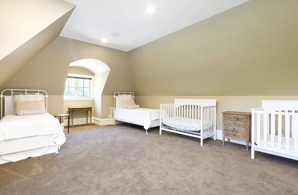 The Estate in Qualicum Beach is enriched with all the decadence of a 5-star retreat, with a quaint village for shopping and beautiful sandy beaches nearby now available for sale