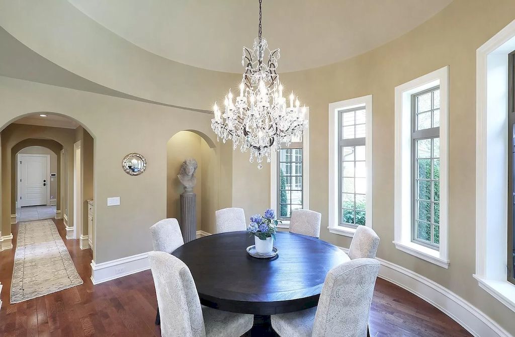 The Estate in Qualicum Beach is enriched with all the decadence of a 5-star retreat, with a quaint village for shopping and beautiful sandy beaches nearby now available for sale