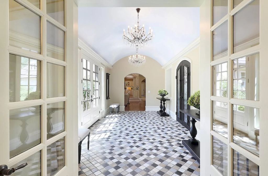 The Estate in Qualicum Beach is enriched with all the decadence of a 5-star retreat, with a quaint village for shopping and beautiful sandy beaches nearby now available for sale