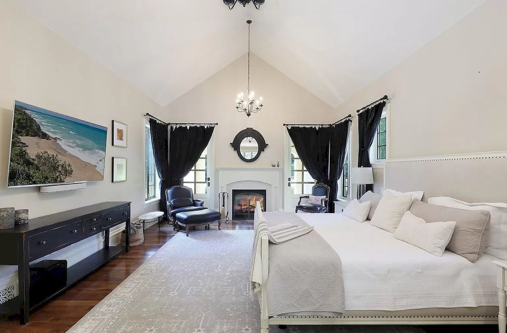 The Estate in Qualicum Beach is enriched with all the decadence of a 5-star retreat, with a quaint village for shopping and beautiful sandy beaches nearby now available for sale
