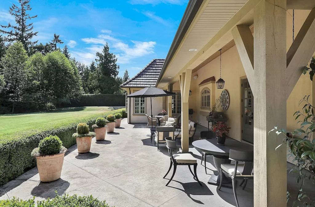 The Estate in Qualicum Beach is enriched with all the decadence of a 5-star retreat, with a quaint village for shopping and beautiful sandy beaches nearby now available for sale