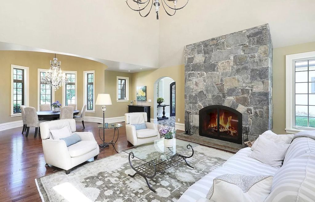 The Estate in Qualicum Beach is enriched with all the decadence of a 5-star retreat, with a quaint village for shopping and beautiful sandy beaches nearby now available for sale