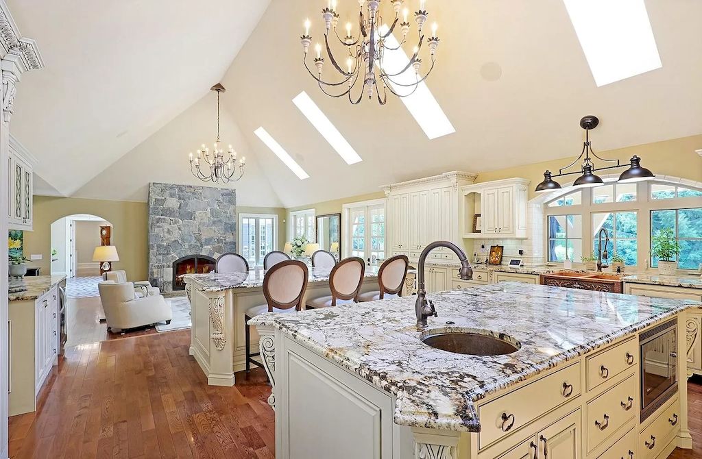The Estate in Qualicum Beach is enriched with all the decadence of a 5-star retreat, with a quaint village for shopping and beautiful sandy beaches nearby now available for sale