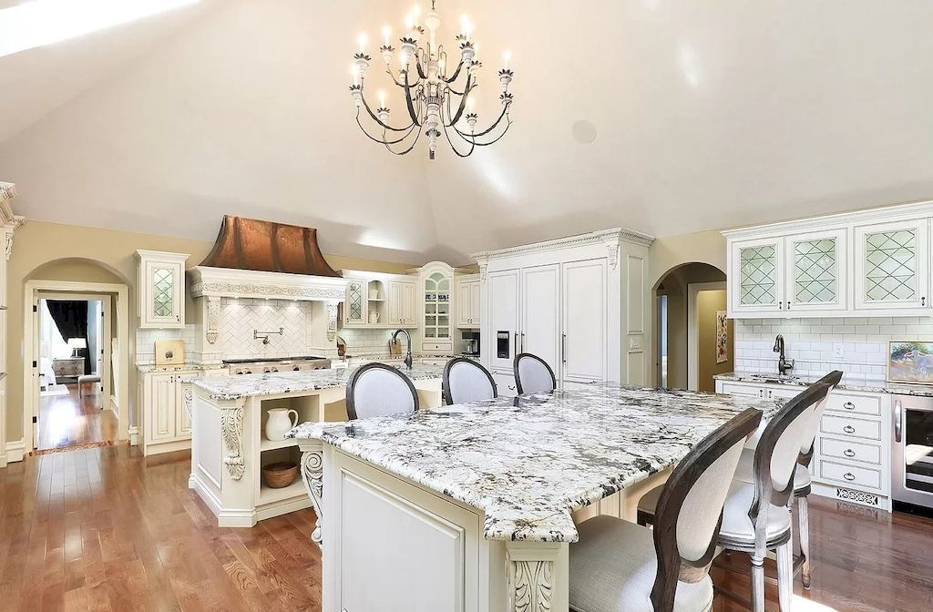 The Estate in Qualicum Beach is enriched with all the decadence of a 5-star retreat, with a quaint village for shopping and beautiful sandy beaches nearby now available for sale