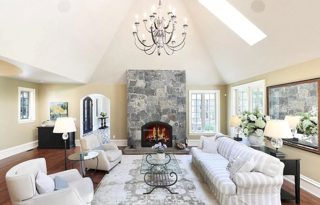 The Estate in Qualicum Beach is enriched with all the decadence of a 5-star retreat, with a quaint village for shopping and beautiful sandy beaches nearby now available for sale