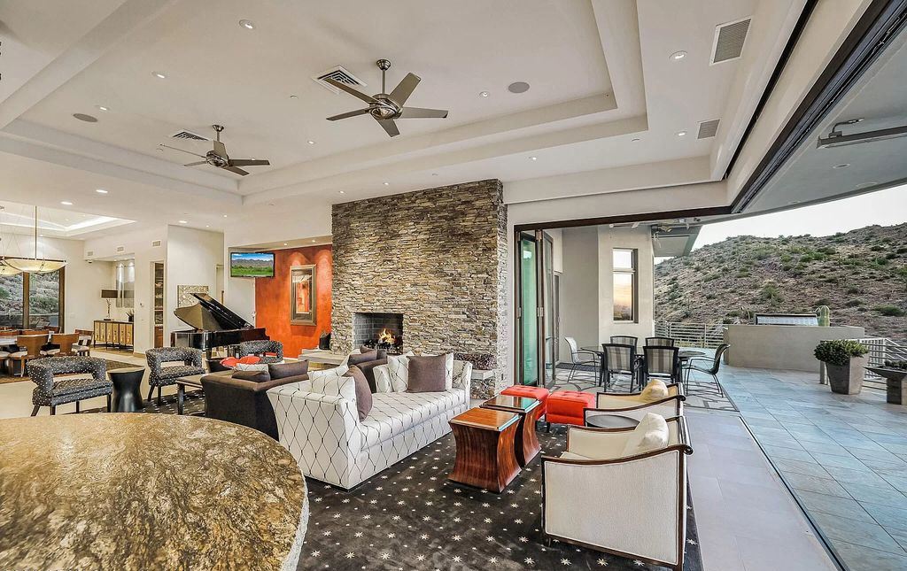 This $6,290,000 Superb House in Arizona overwhelms you with sparkling city light views
