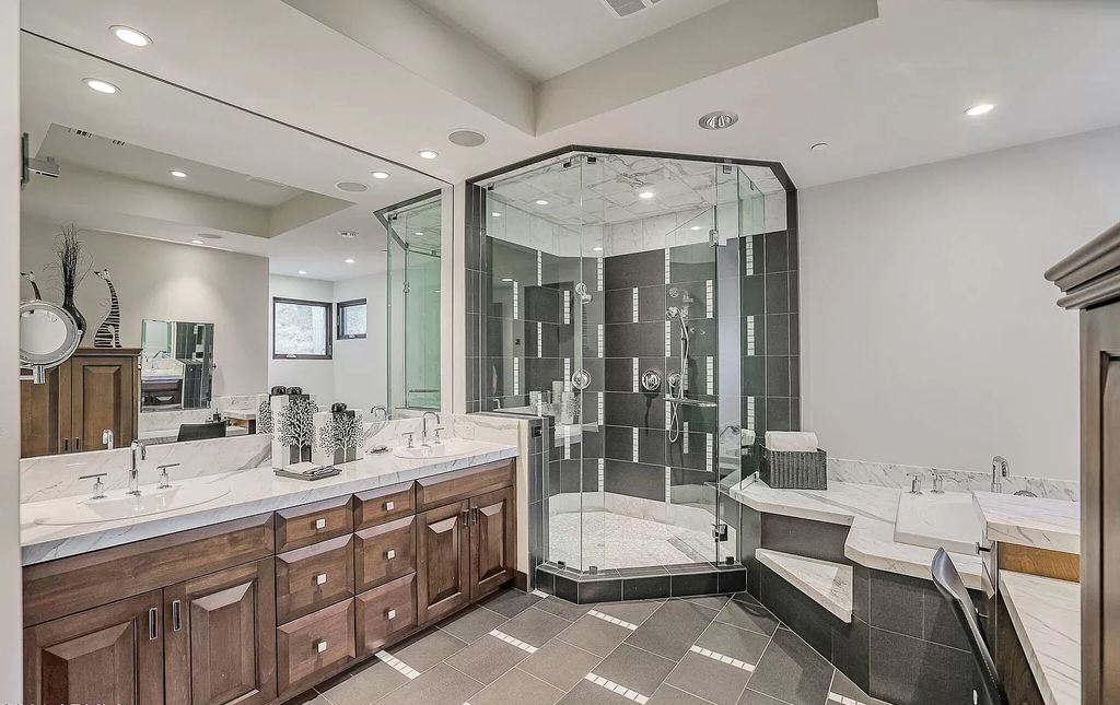 This $6,290,000 Superb House in Arizona overwhelms you with sparkling city light views
