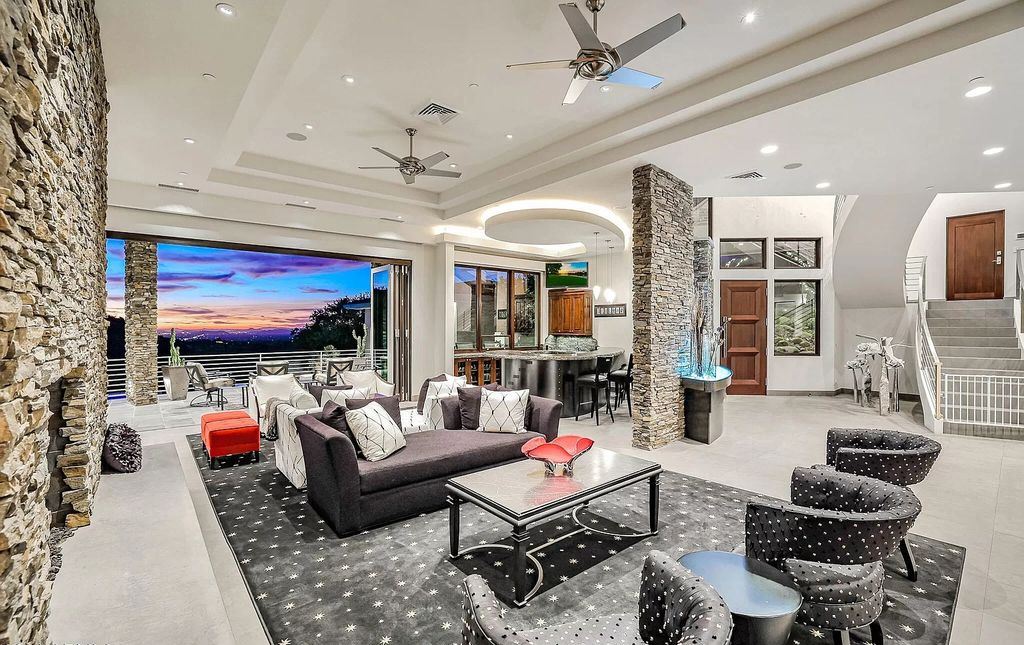 This $6,290,000 Superb House in Arizona overwhelms you with sparkling city light views