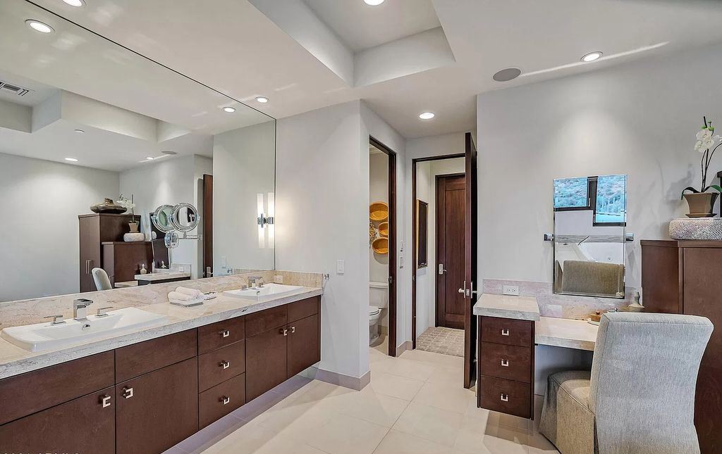 This $6,290,000 Superb House in Arizona overwhelms you with sparkling city light views