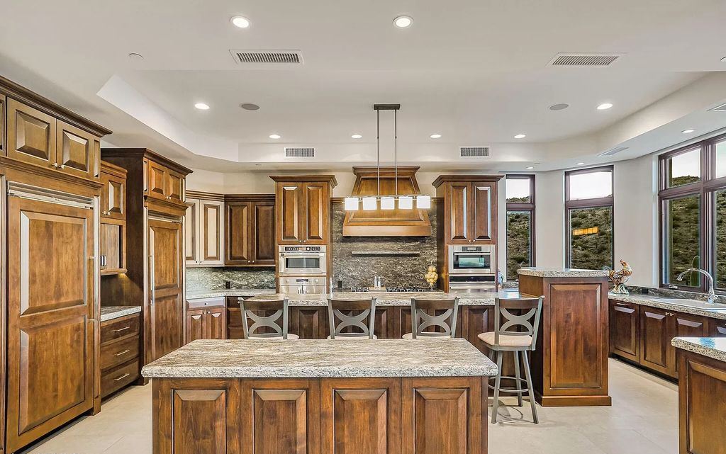 This $6,290,000 Superb House in Arizona overwhelms you with sparkling city light views