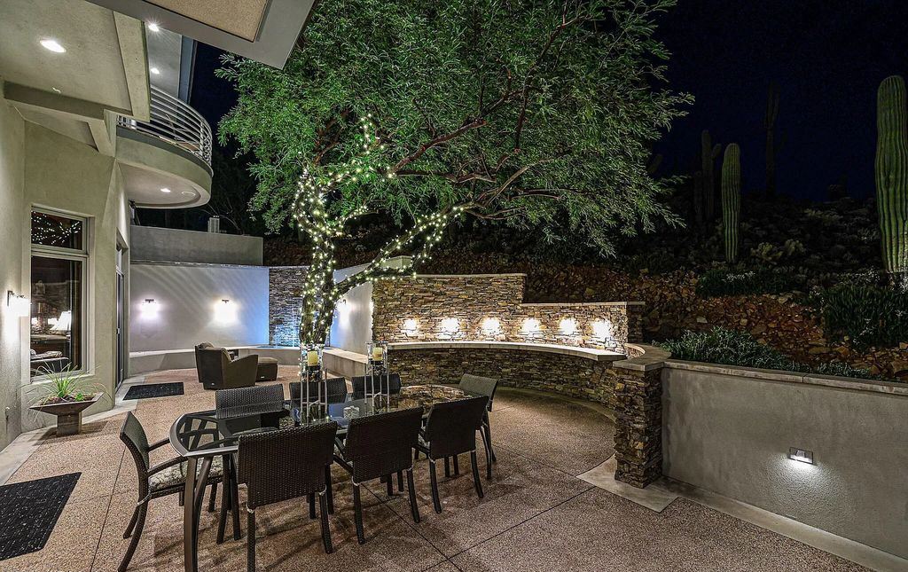This $6,290,000 Superb House in Arizona overwhelms you with sparkling city light views