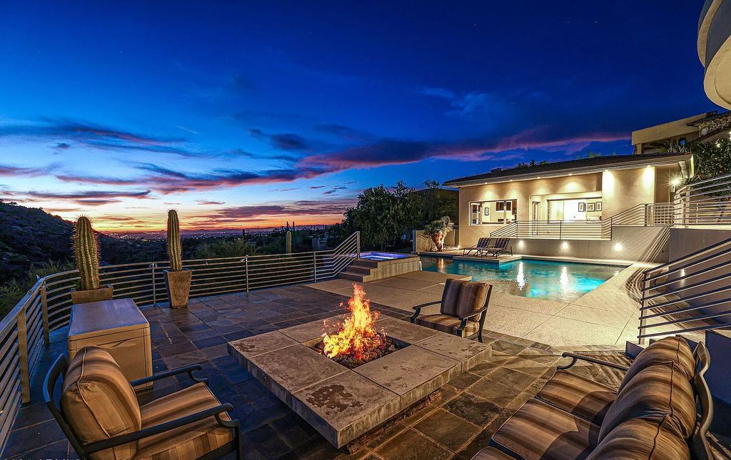 This $6,290,000 Superb House in Arizona overwhelms you with sparkling city light views