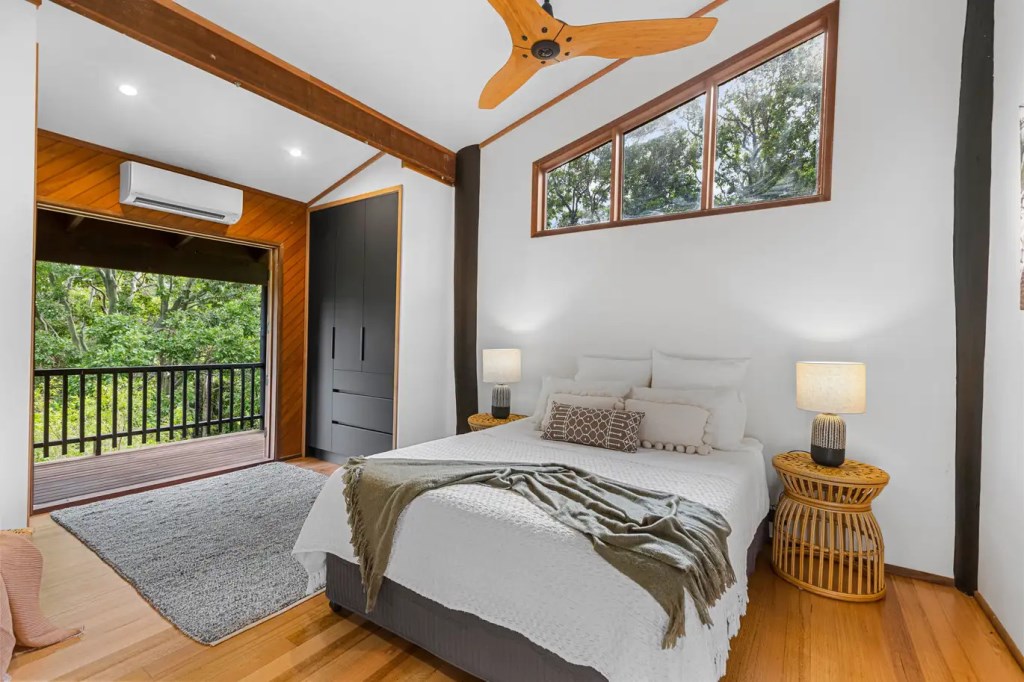 Ultra modern House in Australia as an oasis of natural serenity is now for Sale