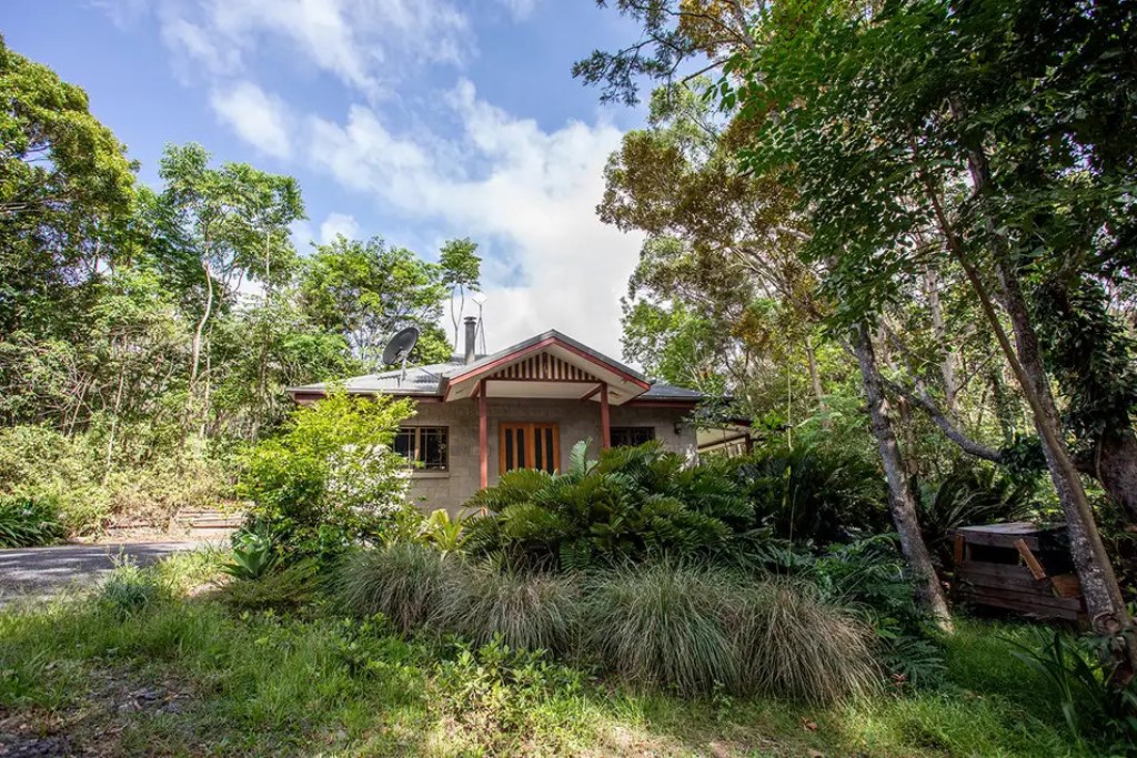 Ultra modern House in Australia as an oasis of natural serenity is now for Sale