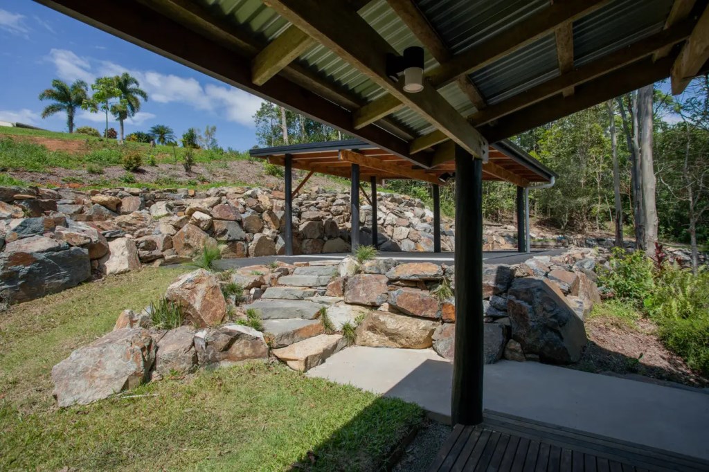 Ultra modern House in Australia as an oasis of natural serenity is now for Sale