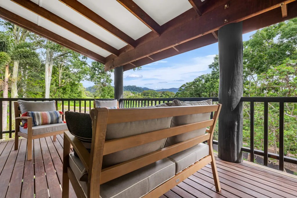 Ultra modern House in Australia as an oasis of natural serenity is now for Sale