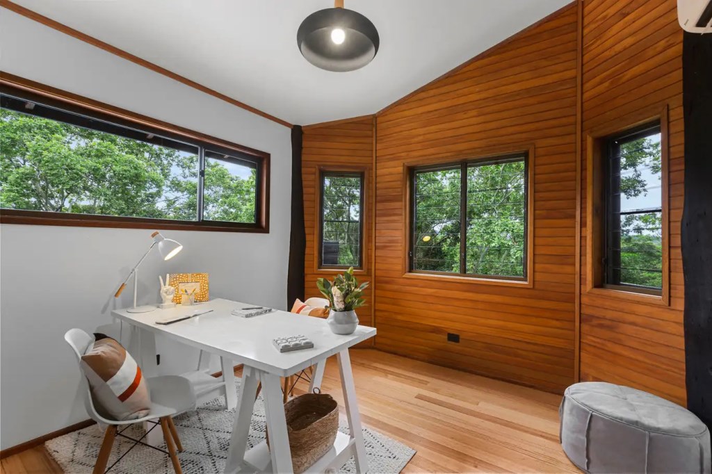 Ultra modern House in Australia as an oasis of natural serenity is now for Sale