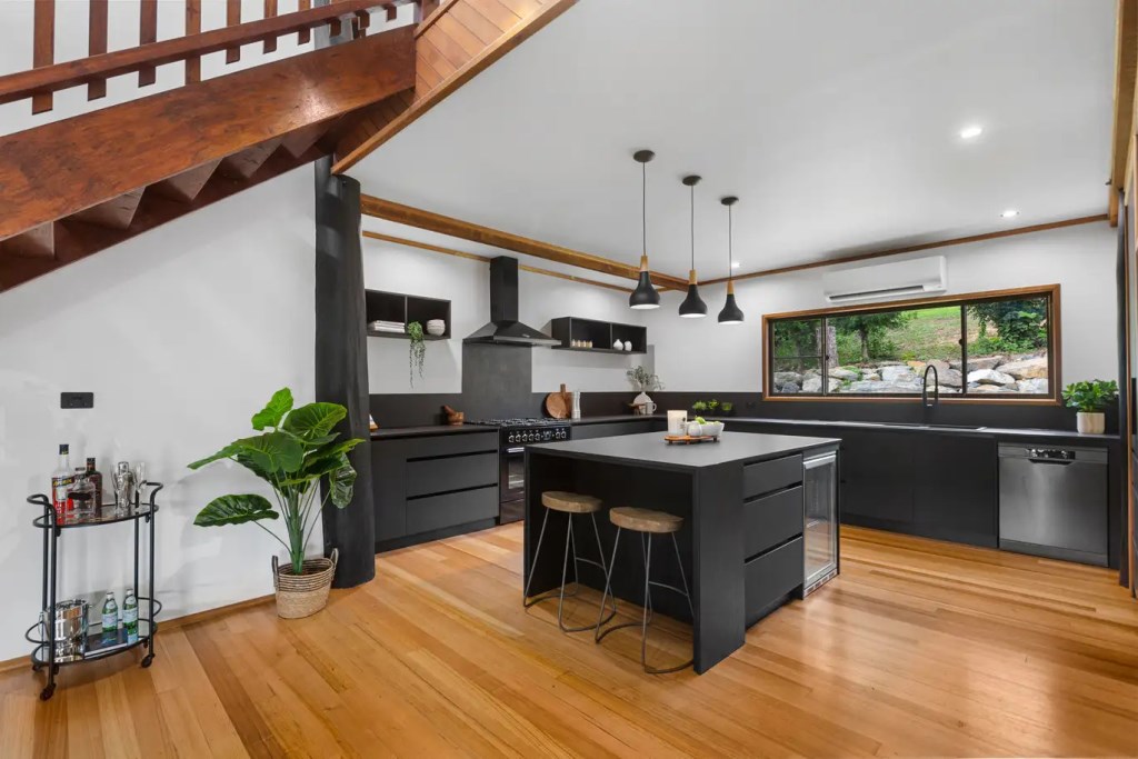 Ultra modern House in Australia as an oasis of natural serenity is now for Sale