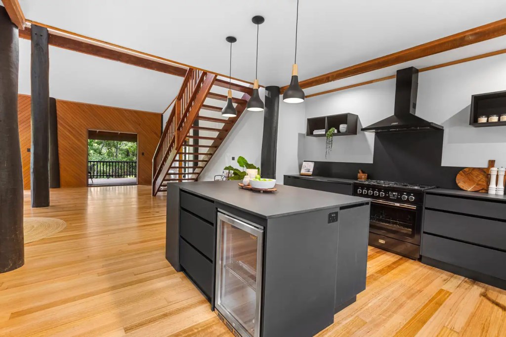 Ultra modern House in Australia as an oasis of natural serenity is now for Sale