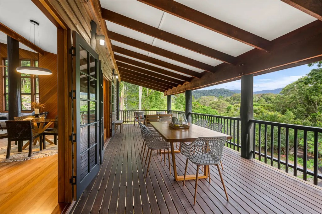 Ultra modern House in Australia as an oasis of natural serenity is now for Sale
