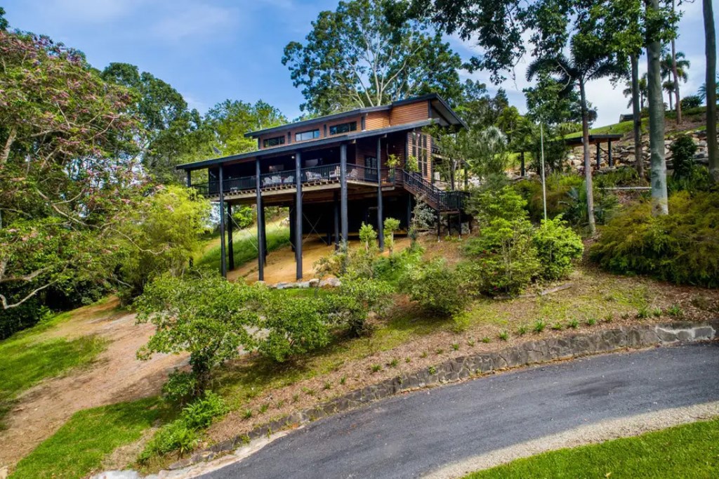 Ultra modern House in Australia as an oasis of natural serenity is now for Sale