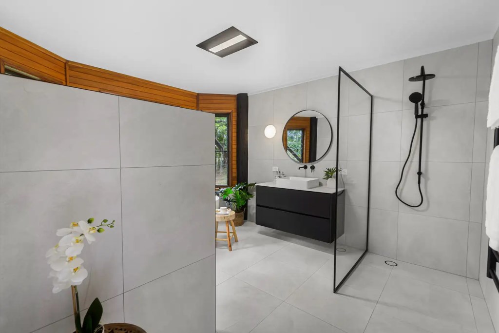 Ultra modern House in Australia as an oasis of natural serenity is now for Sale