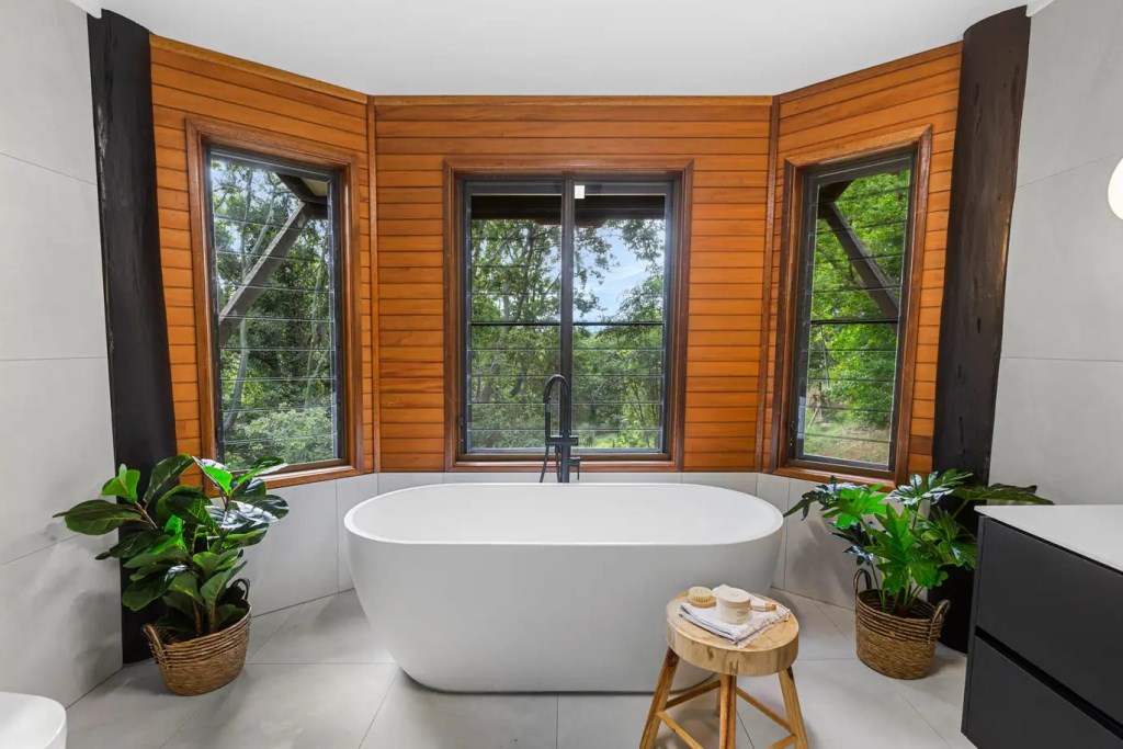 Ultra modern House in Australia as an oasis of natural serenity is now for Sale