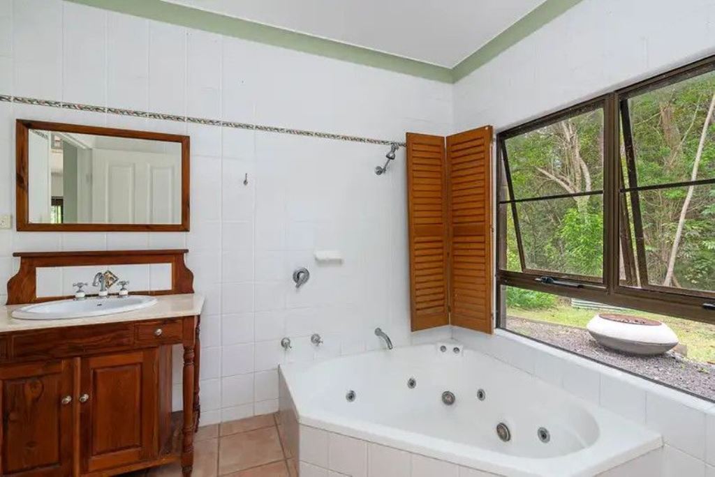Ultra modern House in Australia as an oasis of natural serenity is now for Sale