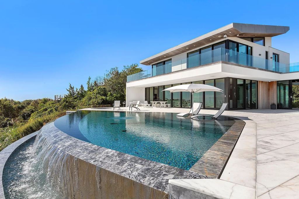 This $14,500,000 Home in New York city showcases Atlantic Ocean vistas